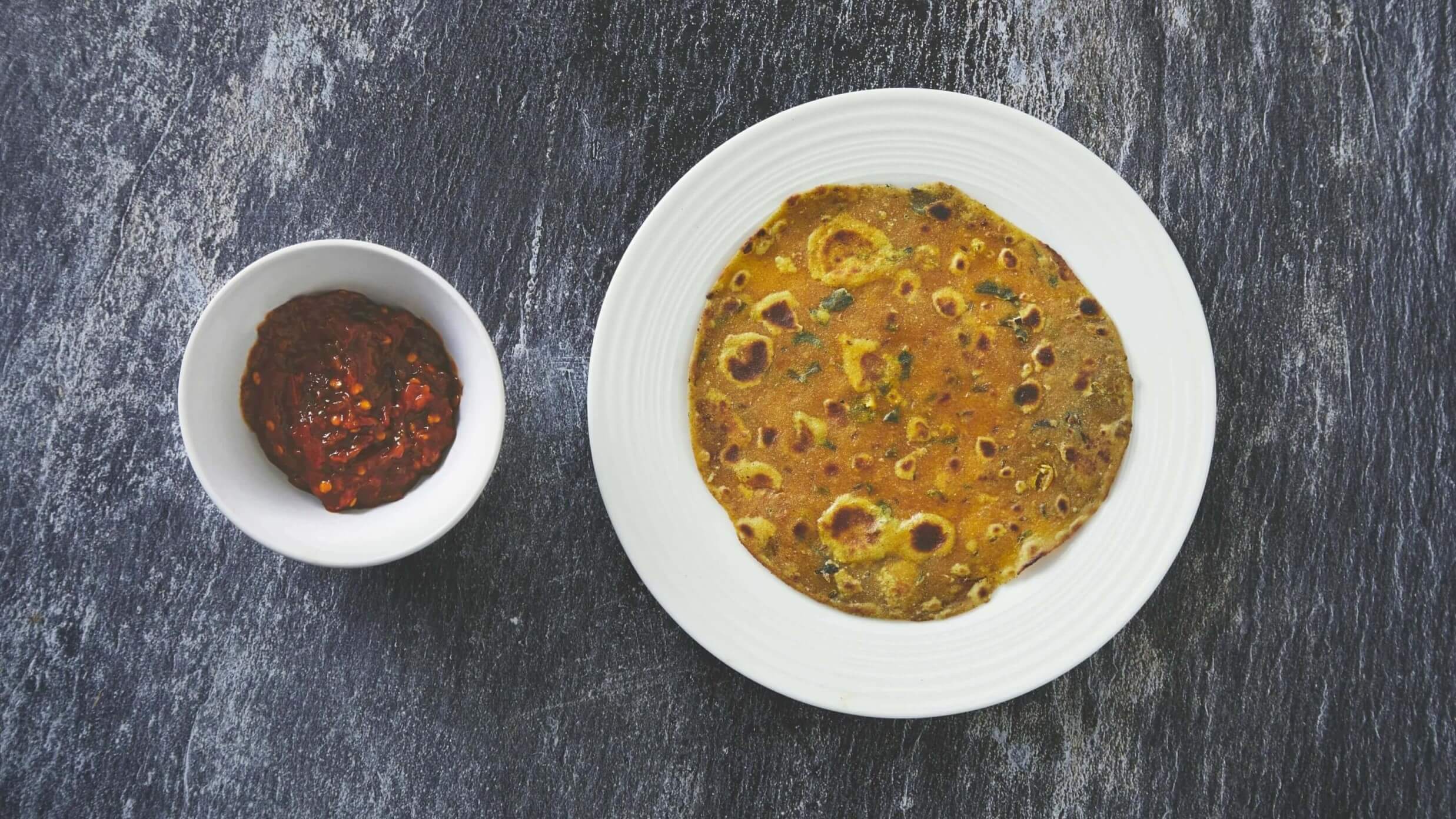 Thepla flatbread served with chutney